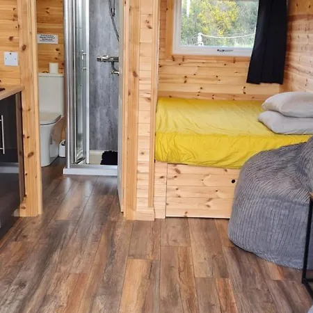 The Getaway - The Red Kite - Pet Friendly Luxury Glamping Tatil Evi *